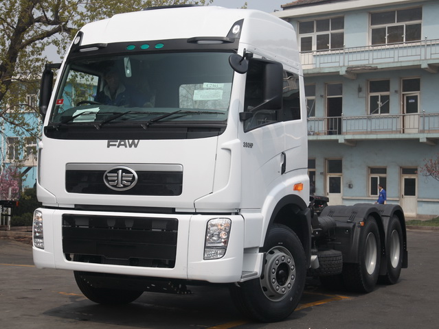<b>FAW TRUCK - XDV TRACTOR TRUCK 6X4 RHD 380hp Eu2</b>
