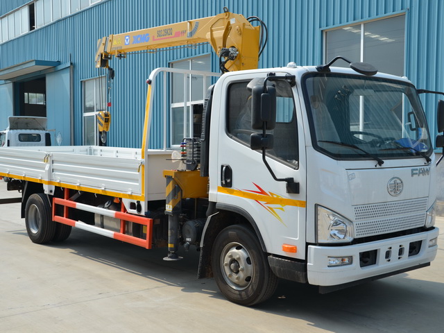 BOOM TRUCK