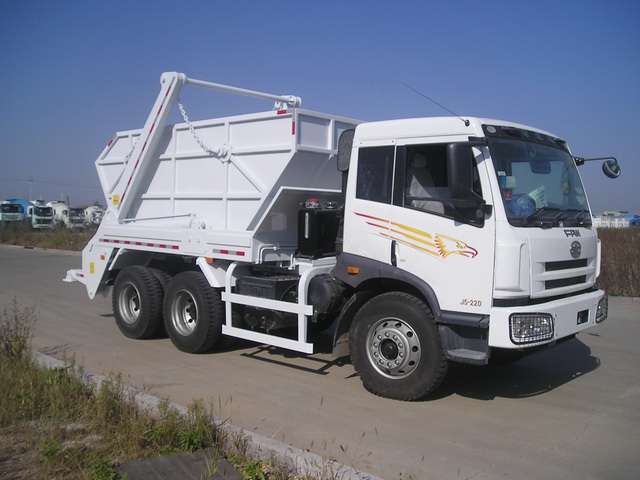 Swing arm garbage truck